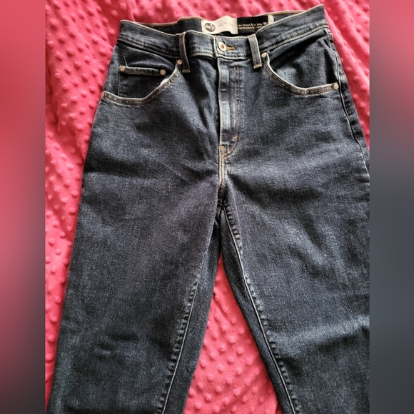 Silvertab Levi Mom jeans,size 30,length is 28-30 Perfect condition I have 2 pair - Picture 2 of 4